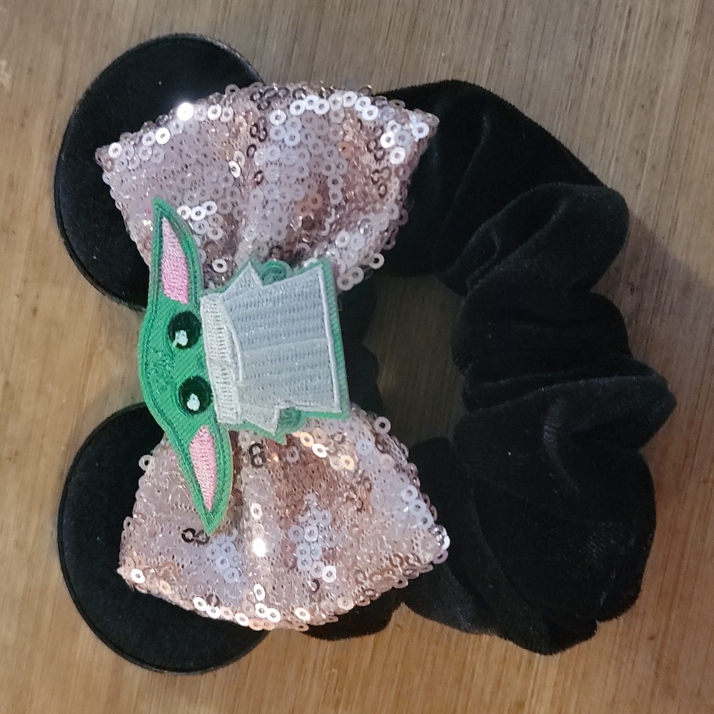 Disney star wars mandalorian the child scrunchie
